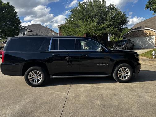 Black 2019 Chevrolet Suburban LT