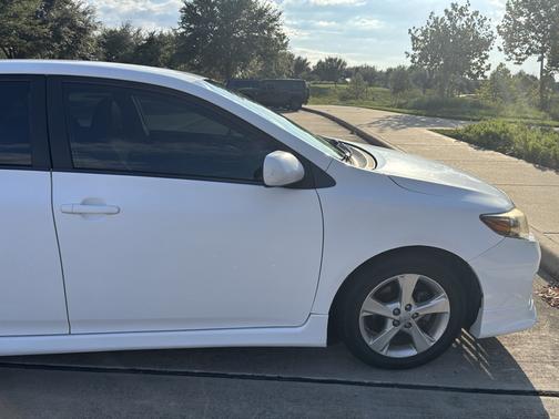 White 2013 Toyota Corolla S