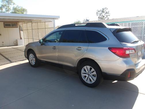 Gold 2018 Subaru Outback 2.5i Premium