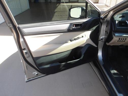 Gold 2018 Subaru Outback 2.5i Premium