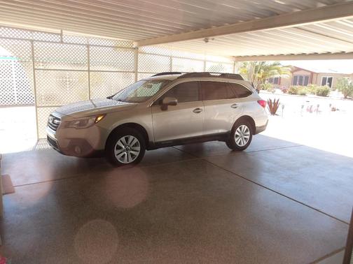 Gold 2018 Subaru Outback 2.5i Premium