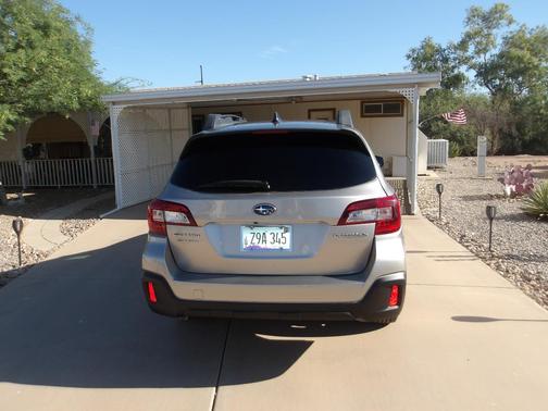 Gold 2018 Subaru Outback 2.5i Premium