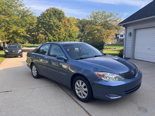 Blue 2002 Toyota Camry XLE