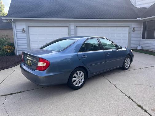 Blue 2002 Toyota Camry XLE