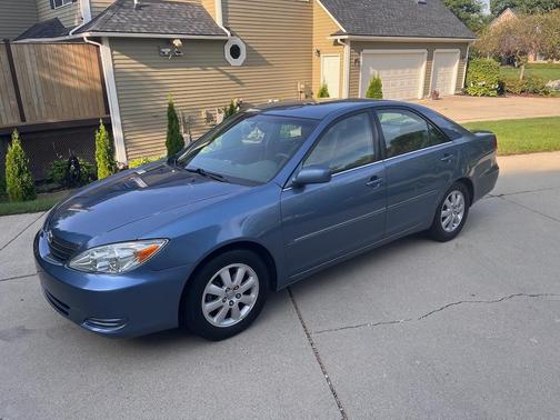 Blue 2002 Toyota Camry XLE
