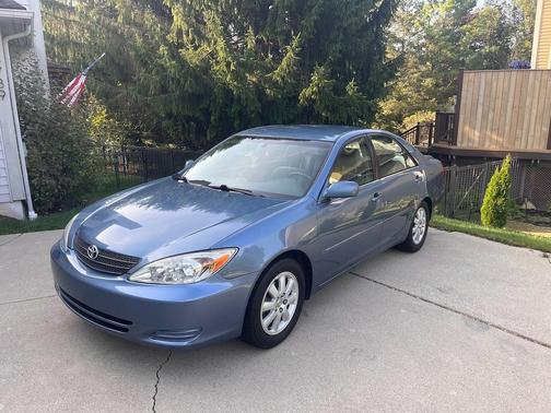 Blue 2002 Toyota Camry XLE