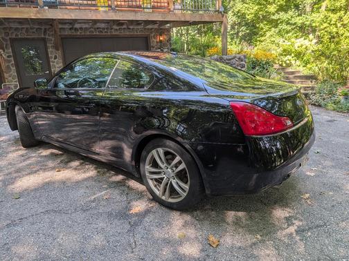 Black 2009 INFINITI G37x Base