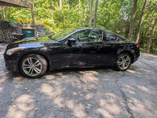 Black 2009 INFINITI G37x Base