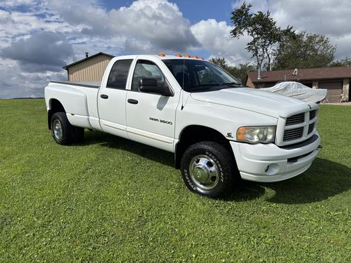 Black 2005 Dodge Ram 3500 Laramie Quad Cab DRW
