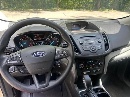 Gold 2018 Ford Escape SE