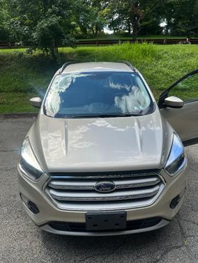Gold 2018 Ford Escape SE