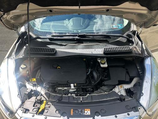 Gold 2018 Ford Escape SE