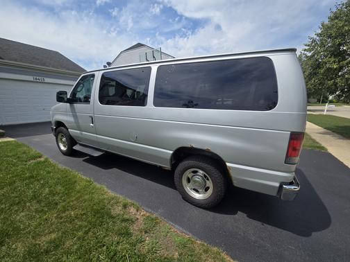 2010 Ford E350 Super Duty XL