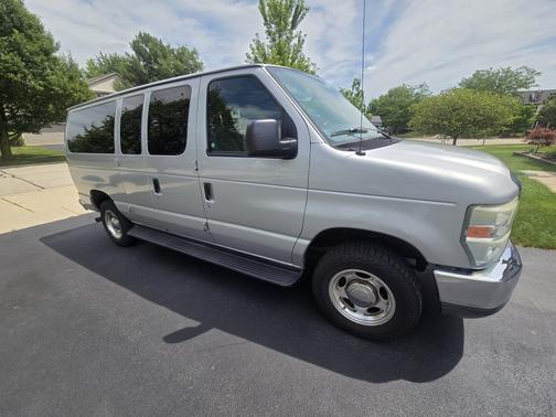 2010 Ford E350 Super Duty XL