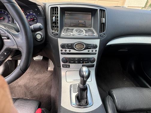 Silver 2008 INFINITI G37 Journey
