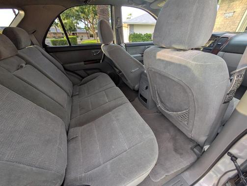 Silver 2006 Kia Sorento EX