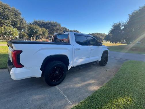 White 2022 Toyota Tundra SR5