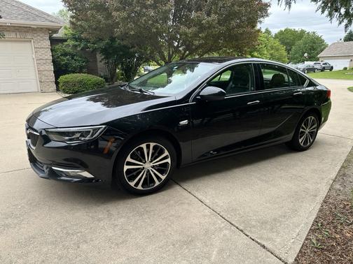 Black 2018 Buick Regal Sportback Essence