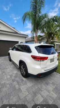 White 2018 Toyota Highlander XLE