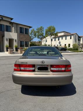 Gold 2000 Lexus ES 300 Base