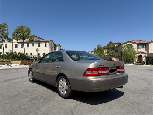 Gold 2000 Lexus ES 300 Base