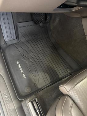 Gray 2024 Porsche Macan Macan