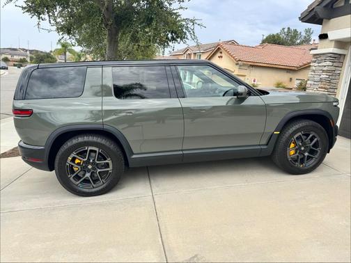 Green 2027 Rivian R2 Performance