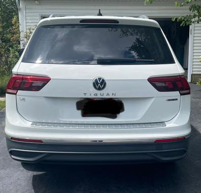 White 2022 Volkswagen Tiguan 2.0T SE