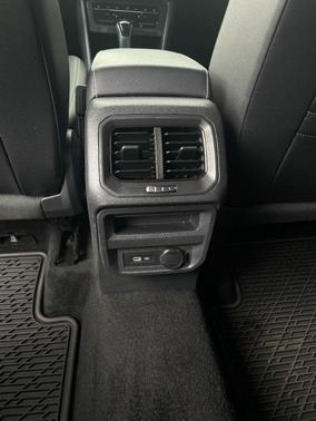 White 2022 Volkswagen Tiguan 2.0T SE