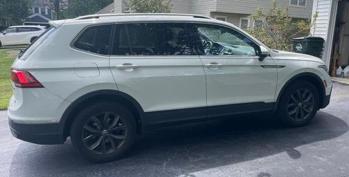 White 2022 Volkswagen Tiguan 2.0T SE