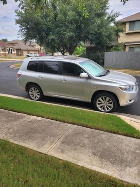 Silver 2010 Toyota Highlander Hybrid Limited
