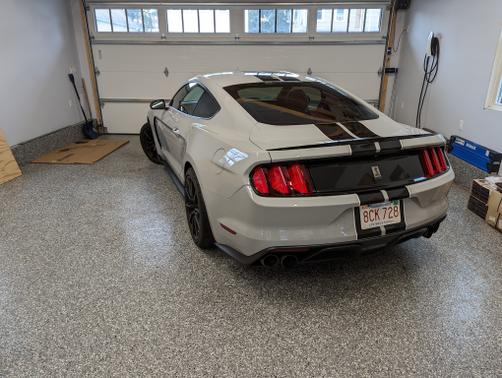 Photo 2 of 17 of 2016 Ford Shelby GT350 Base