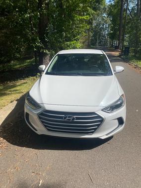 White 2018 Hyundai ELANTRA SEL