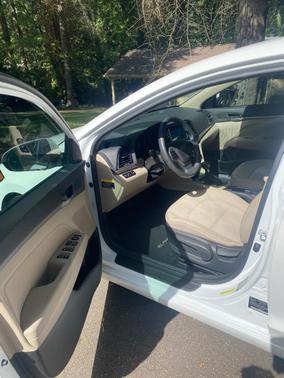 White 2018 Hyundai ELANTRA SEL