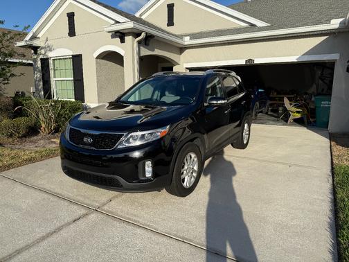 Black 2014 Kia Sorento LX