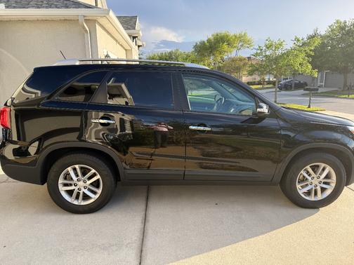Black 2014 Kia Sorento LX
