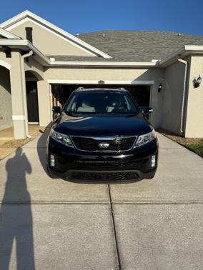 Black 2014 Kia Sorento LX