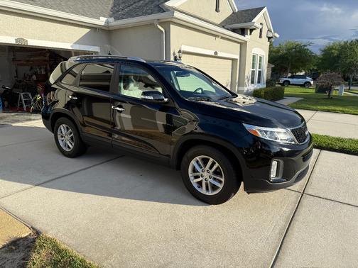 Black 2014 Kia Sorento LX
