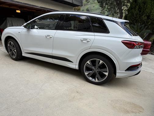 2025 Audi Q4 e-tron 55 Premium Plus