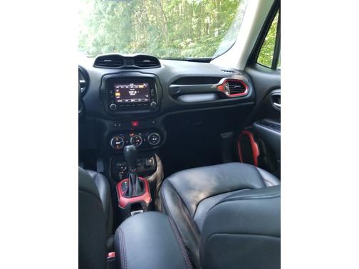 Photo 3 of 9 of 2016 Jeep Renegade Trailhawk