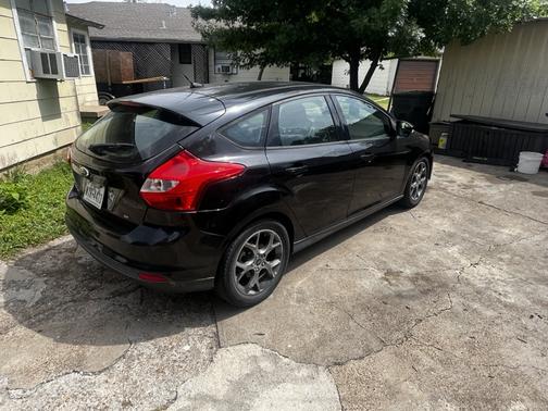 Black 2013 Ford Focus SE