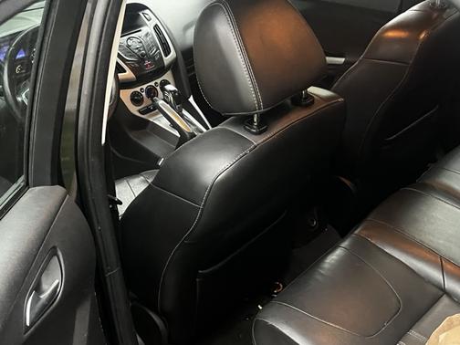 Black 2013 Ford Focus SE