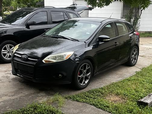 Black 2013 Ford Focus SE