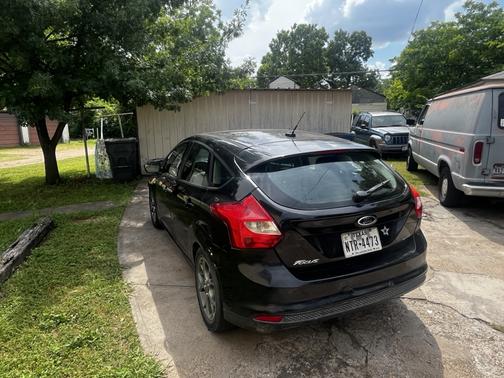 Black 2013 Ford Focus SE