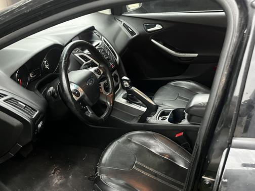 Black 2013 Ford Focus SE