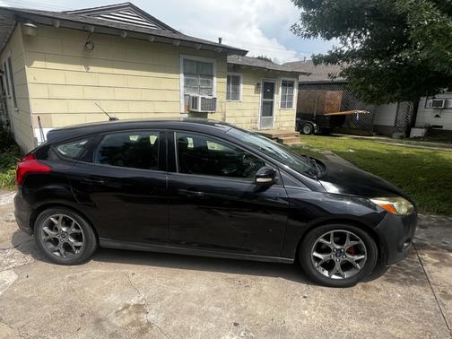 Black 2013 Ford Focus SE