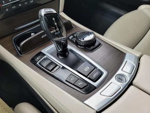 2014 BMW 750 i