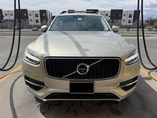 Gold 2016 Volvo XC90 T6 Momentum