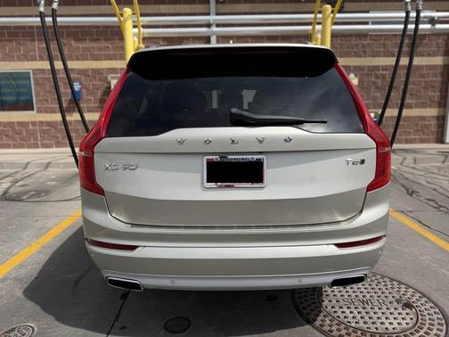 Gold 2016 Volvo XC90 T6 Momentum