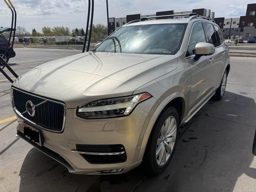 Gold 2016 Volvo XC90 T6 Momentum